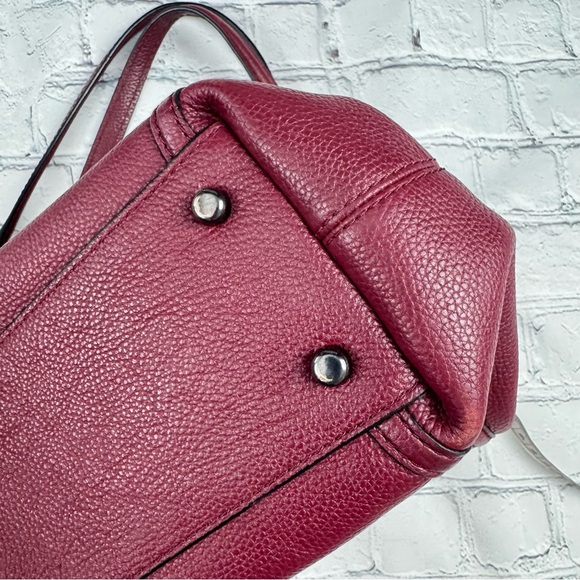 Coach burgundy red boho pose with 3 pockets and chain handle - Picture 10 of 15